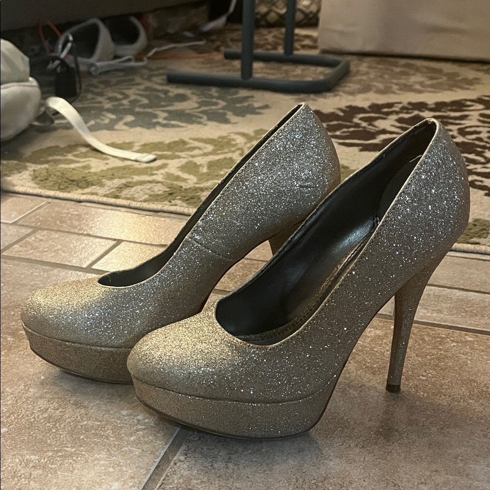Brash Sparkling Gold Platform Heels